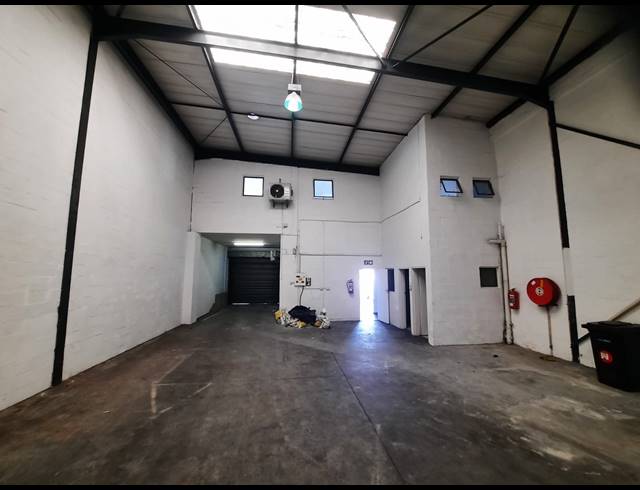 296M² WAREHOUSE TO LET IN BEACONVALE